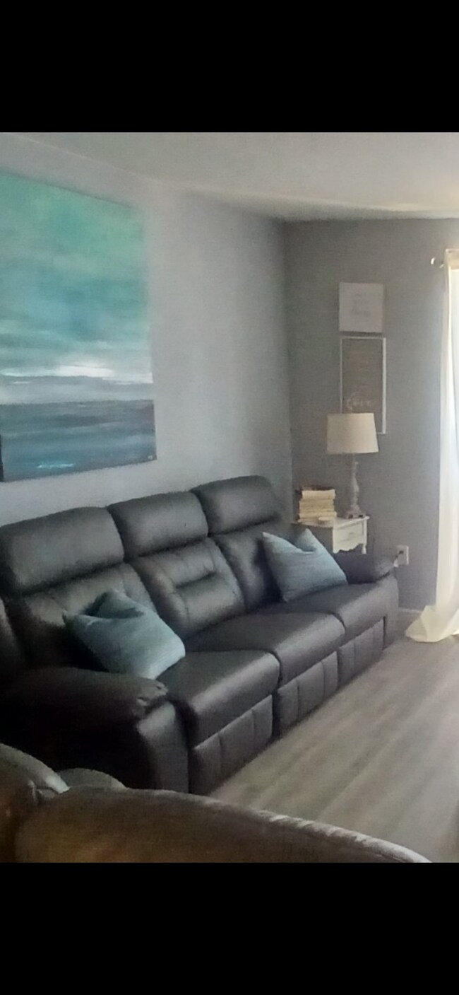 Foto del edificio - 899 Woodside Ln E