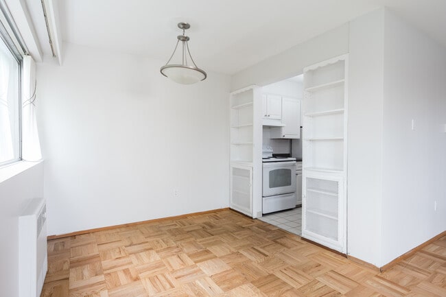Building Photo - Kerrisdale A