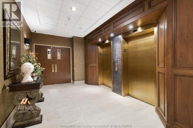 Building Photo - 5055 Riverside Dr E