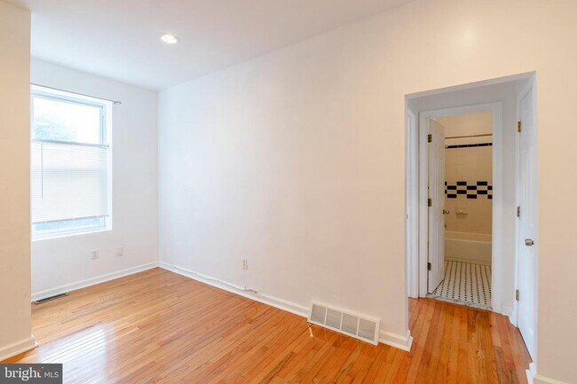 Building Photo - 730 S 19th St
