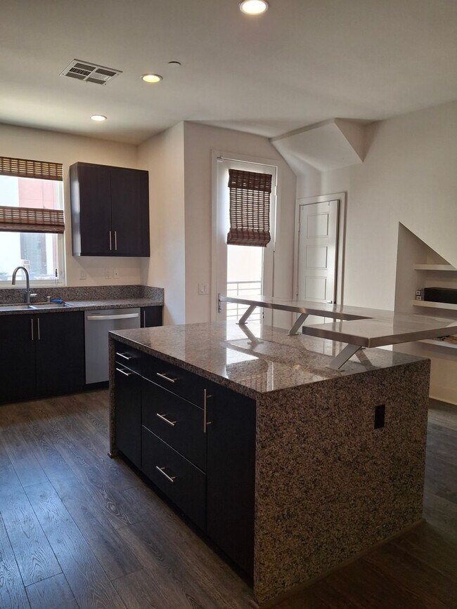 Foto del edificio - Beautiful Townhome in Civita Mission Valle...
