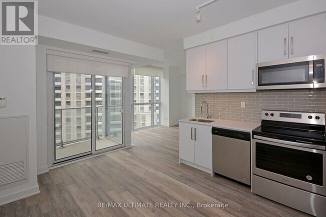 Photo du bâtiment - 5180 Yonge St