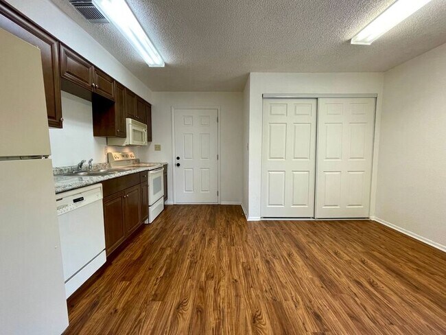 Foto del edificio - 3728 County Line Rd