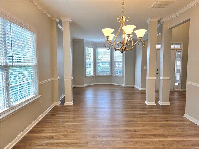 Foto del edificio - 621 Roxtree Ct NE