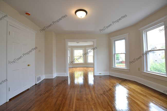 Building Photo - 207 Bridge St