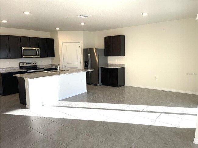 Building Photo - 17210 Reserva Dr