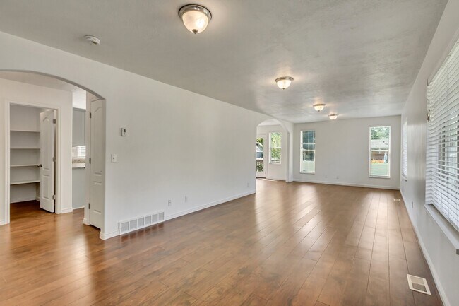 Foto del edificio - 8637 Goldenrain Cir