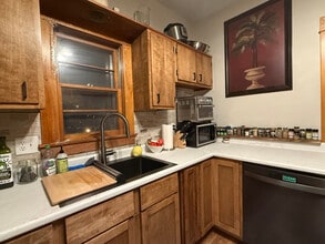 Building Photo - 2334 Brewster St