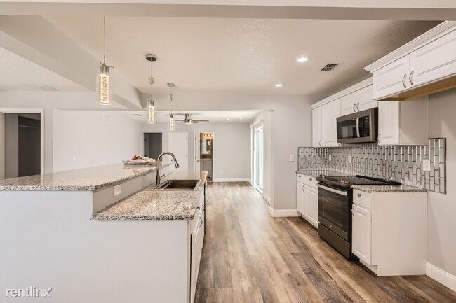 Building Photo - 4 br, 3 bath House - 2229 Rose Boulevard UNIT