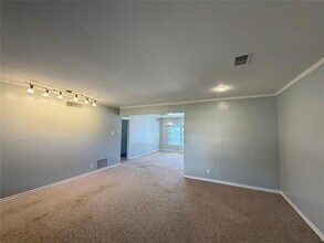 Building Photo - 6111 Bandera Ave