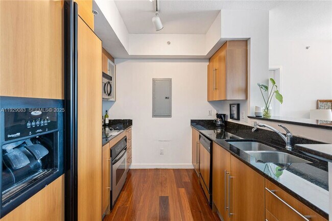 Foto del edificio - 335 S Biscayne Blvd