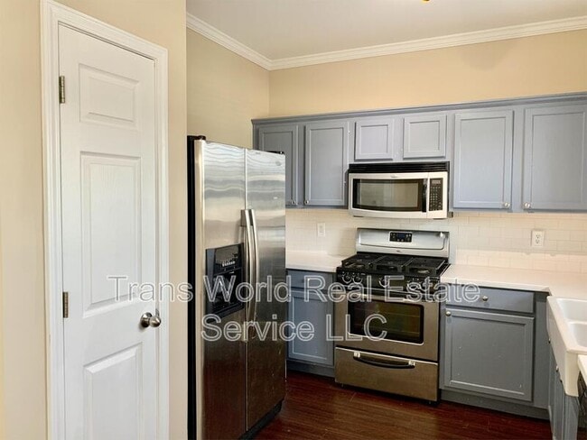 Building Photo - 4610 Blue Iris Way