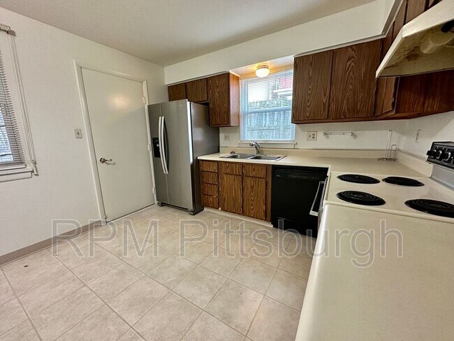 Building Photo - 1807 Belasco Ave