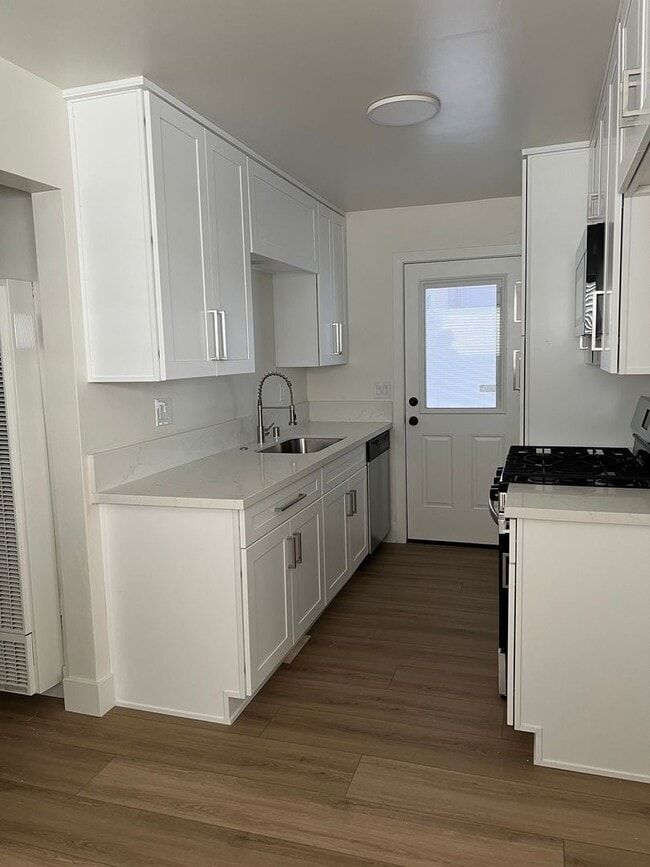 Building Photo - 224 13th St