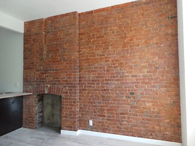 Building Photo - 345 E 116th St