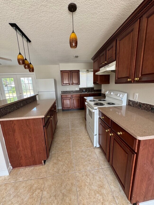Building Photo - 1732 Laredo Dr