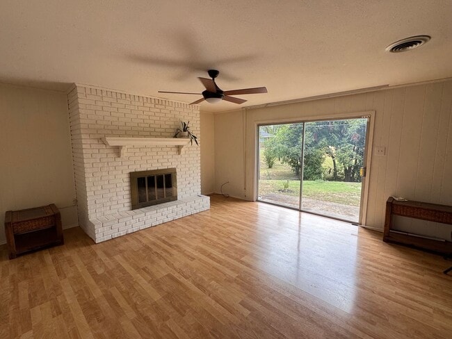 Building Photo - 1608 Northcrest Dr