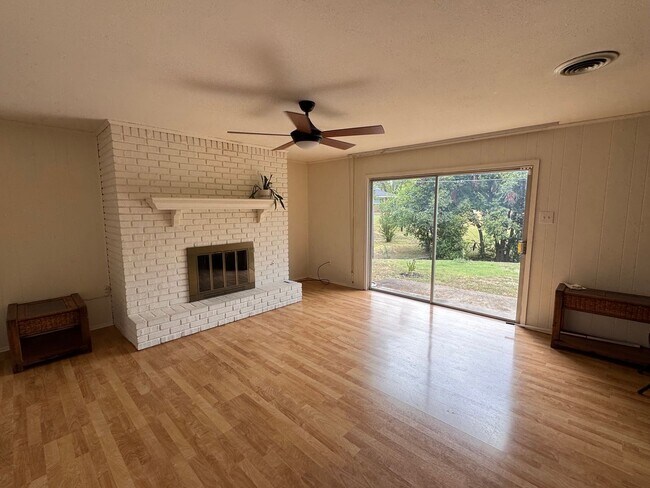 Foto del edificio - 1608 Northcrest Dr