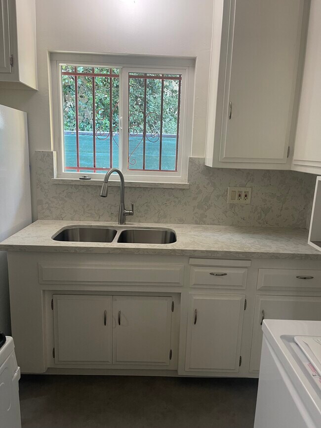 Foto del edificio - 1924 Workman St