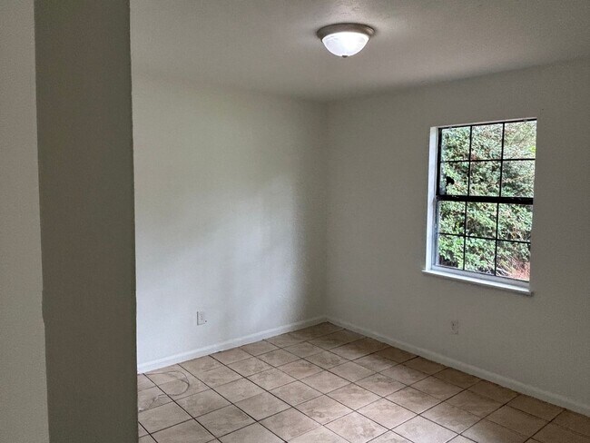 Foto del edificio - Lease w Option to Purchase available
