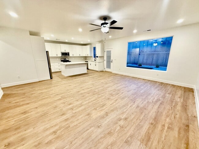 Building Photo - Beautiful Home in Desert Canyons Neighborhood