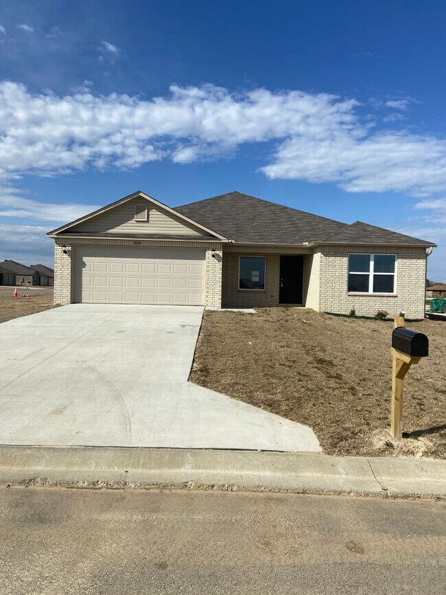 Building Photo - *Pre-leasing* Four Bedroom | Two Bath Home...