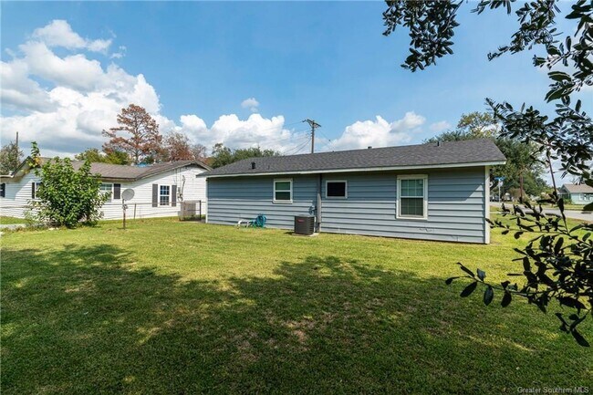 Building Photo - Sulphur, Home for Rent