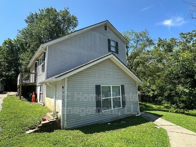 Building Photo - 4219 E 60 Terrace