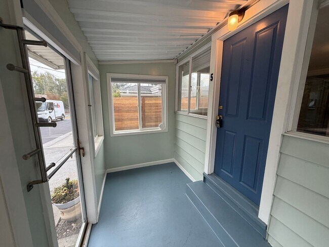 Foto del edificio - CHARMING ONE BEDROOM / ONE BATHROOM MILL V...