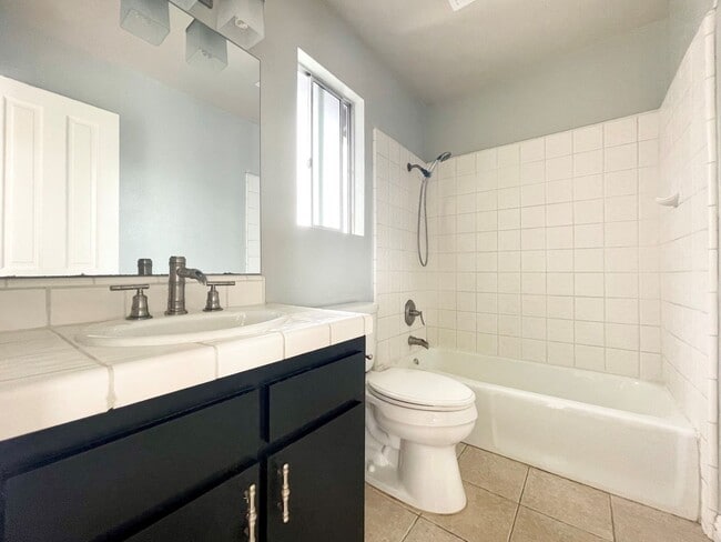 Foto del edificio - Spacious Studio near Carlsbad Village!