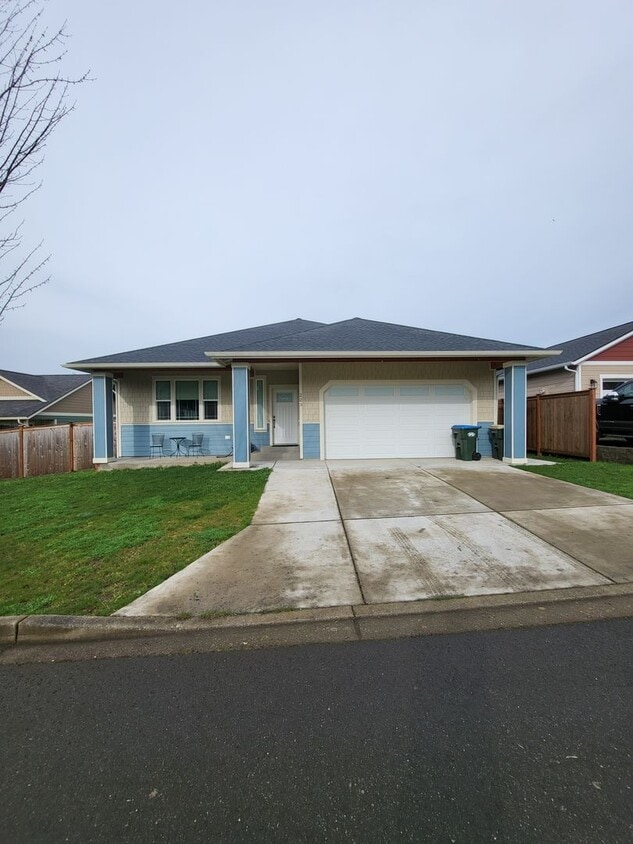 Primary Photo - Beautiful home in Napavine
