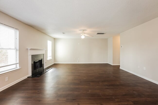 Foto del edificio - 3046 Summer Breeze Dr