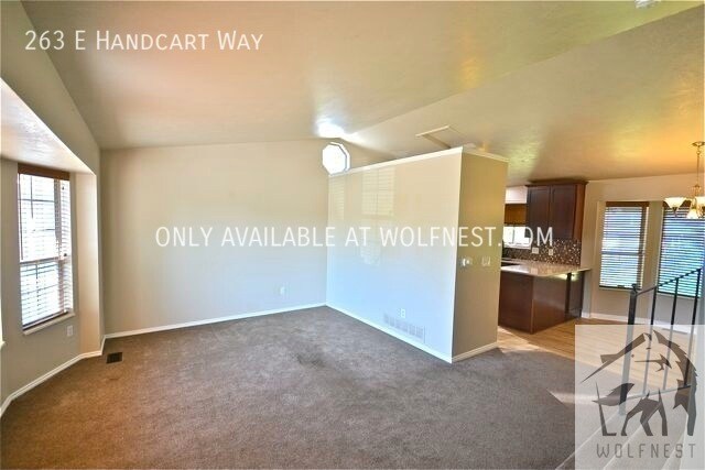 Foto del edificio - No Deposit Option! Amazing 3 Bedroom Sandy...
