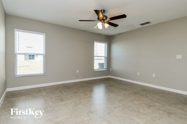 Building Photo - 462 Earhart Dr