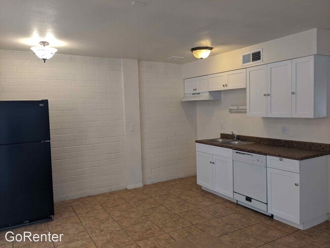 Building Photo - 2 br, 1 bath House - 2333 W Glenrosa Ave #115