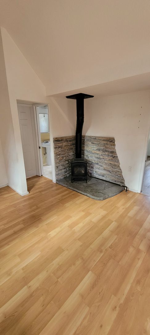 Foto del edificio - $1500 Cute 1 bedroom 1 bath unit above garage on quiet street