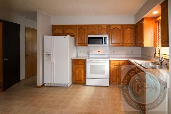 Foto del edificio - Comfortable 2 Bedroom/ 2 Bathroom/ 2 Car D...