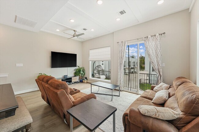 Foto del edificio - This Home Offers A Perfect Blend of Convenience and Sophistication!