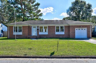 Building Photo - 3817 Colonial Pkwy