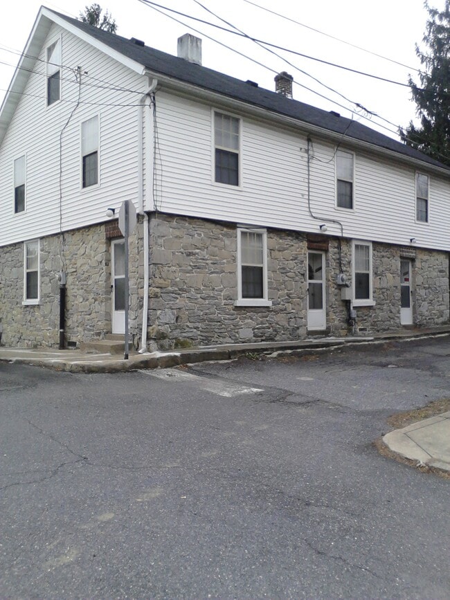 Building Photo - 526 Pearl St