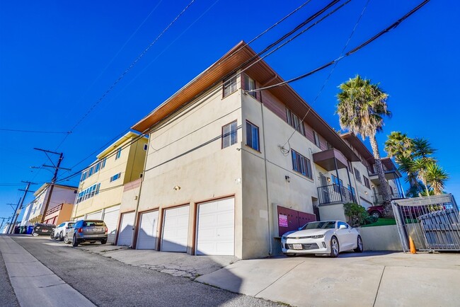 Rear view - 4460-4466 1/2 W 59th St