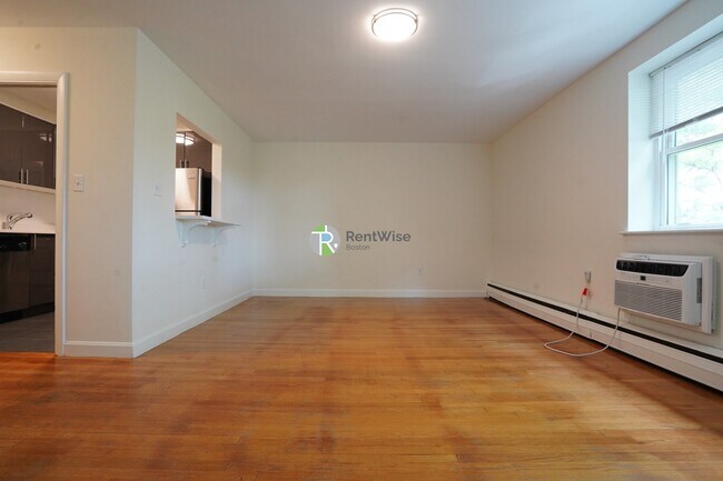 Building Photo - 14 Marion St