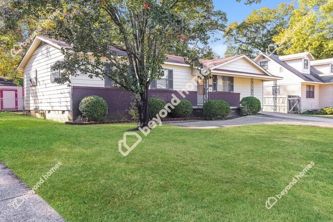 Building Photo - Beautifully renovated 3 bedroom / 1.5 bath...