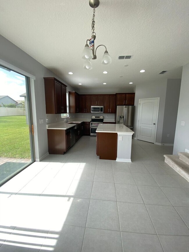 Foto del edificio - 4-Bedroom, 2.5-Bathroom in Saint Cloud