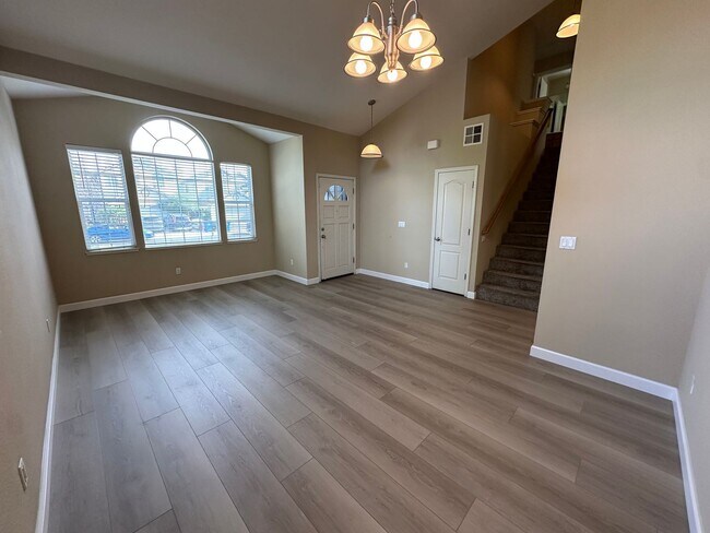 Foto del edificio - Beautiful 2 story, 4 bedroom / 3 Bath Antioch Home