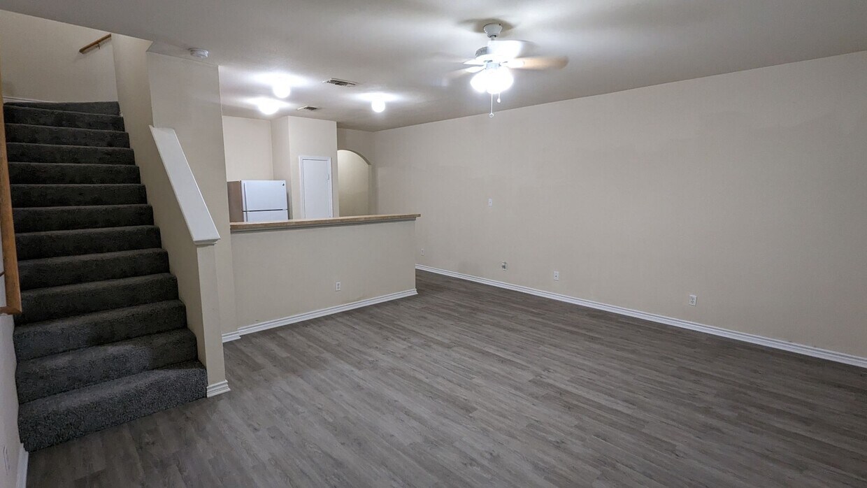 7815 Kingsbury Wood, San Antonio, TX 78240 Townhouse for Rent in San