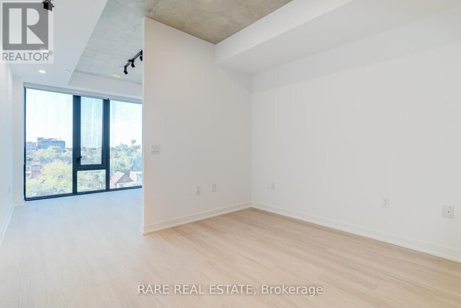Building Photo - 195 McCaul St