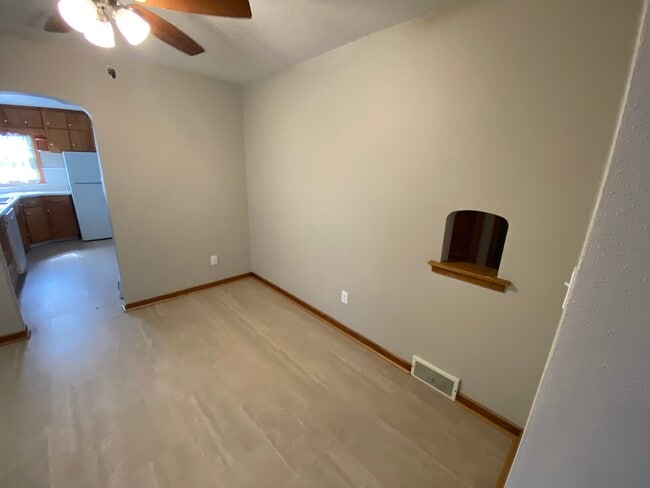 Dining room - 1305 Vine St