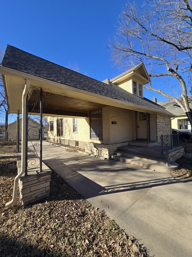 Foto del edificio - 517 S Vine St