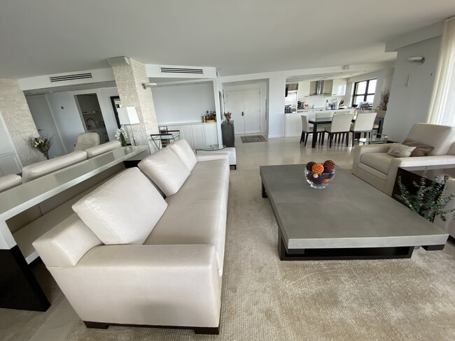 Foto del edificio - 4900 N Ocean Blvd